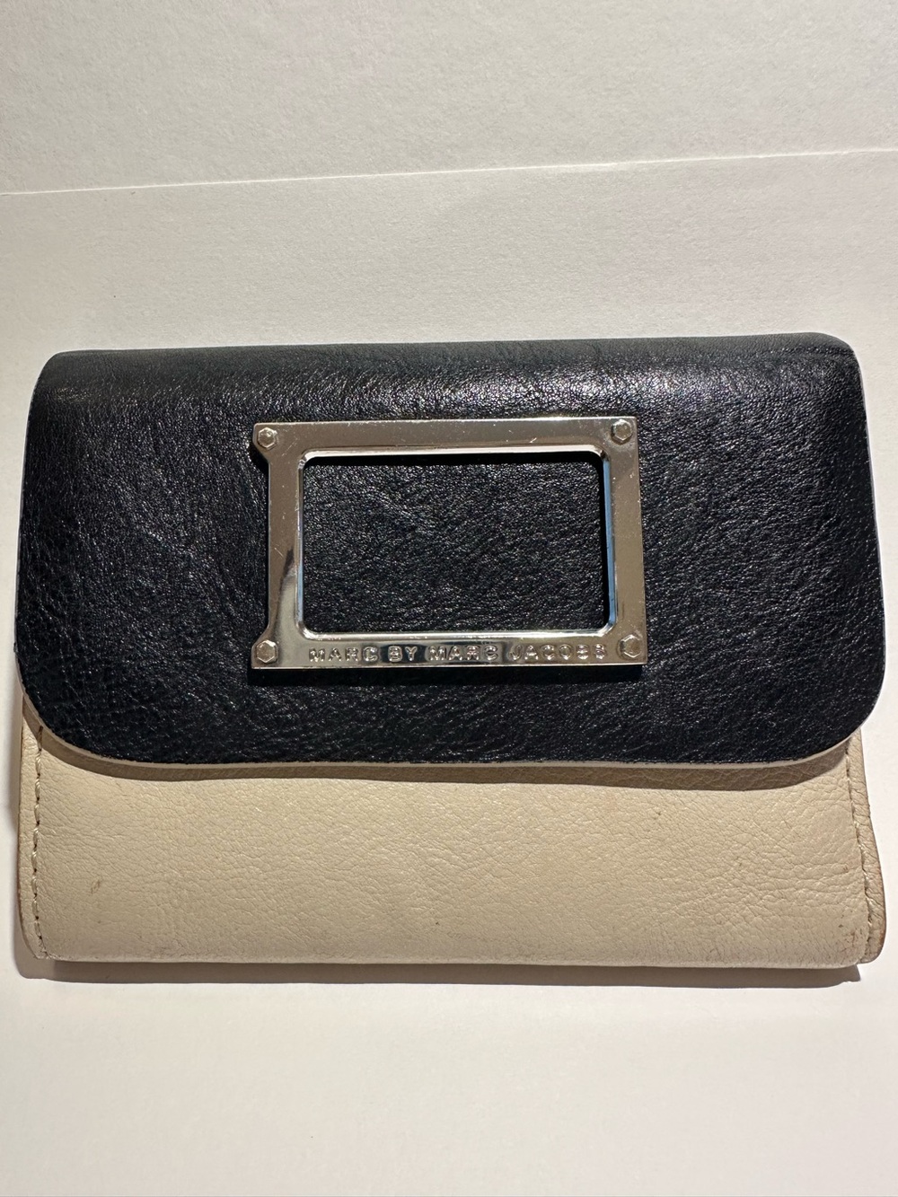 Marc Jacobs Two-tone Pebbled Leather Trifold Small Wallet in Black and Beige